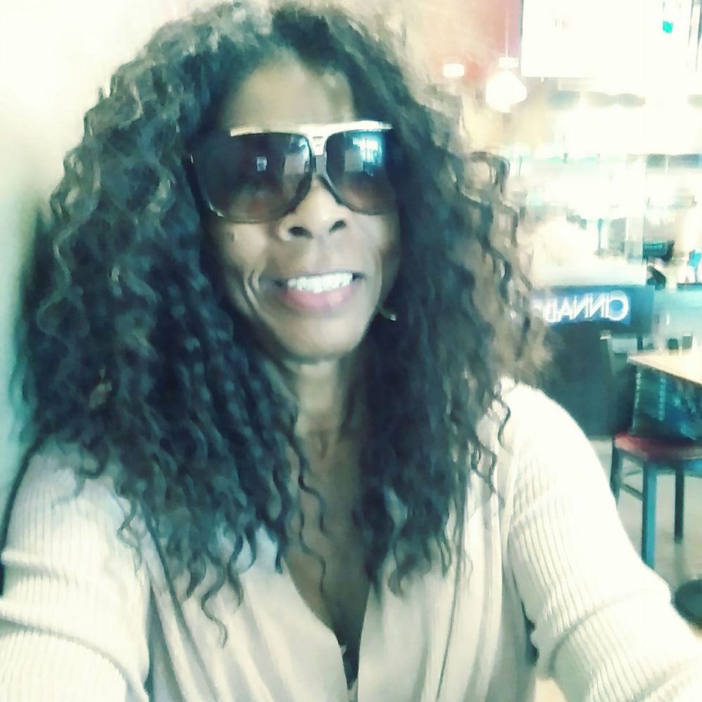 Meet your Posher, Charlotta